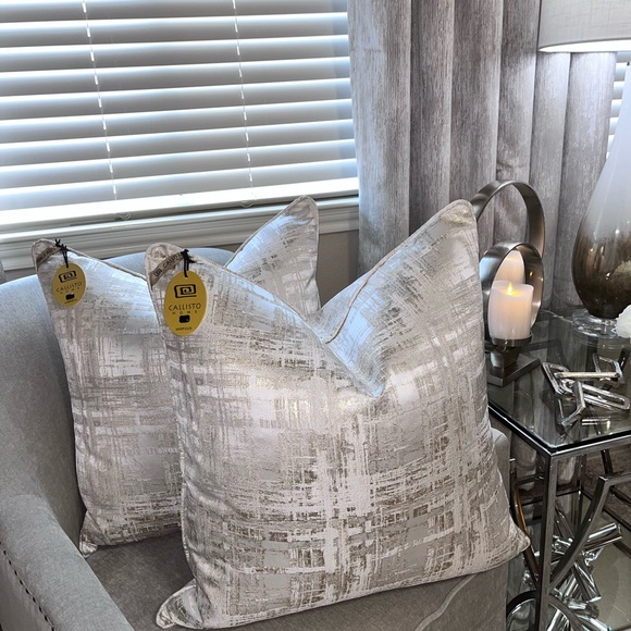 1-NWT CALLISTO HOME DECORATIVE PILLOW (Please read directions for details) - Picture 13 of 16